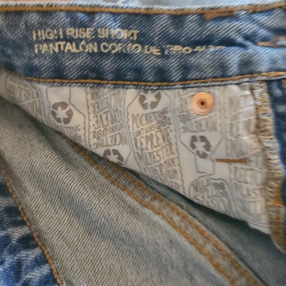 3/$12 High Rise Light Wash Shorts - Picture 4 of 6